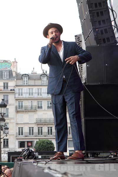 BEN L'ONCLE SOUL AND MONOPHONICS - 2014-07-20 - PARIS - Parvis de l'Hotel de Ville - 